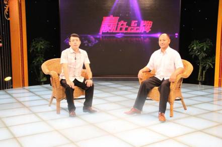 \\zkad\影視部\公用\錄制照片\2015年——錄制照片\8月\8-31\新疆歐籽庫木商貿(mào)有限公司;廣州金仔褲服裝有限公司；惠州市茂榮智能科技有限公司 董事長、董事長、董事長-玉買爾.克力木 ; 王中平 ；張保權(quán)（電視版）\IMG_3540.JPG