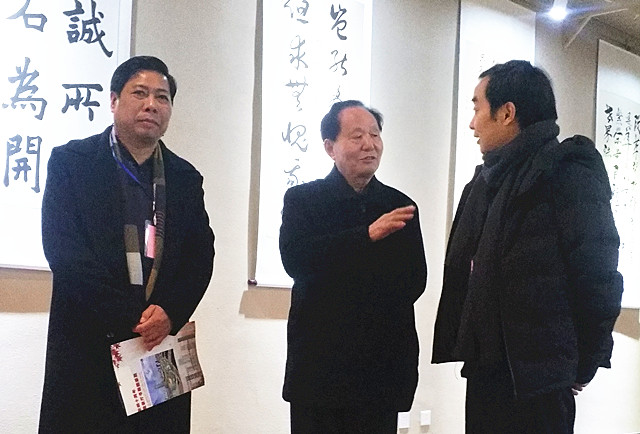 4.王迪館長與省委宣傳部原常務副部長葛紀謙、省文物院西山基地主任王蔚波交流.jpg