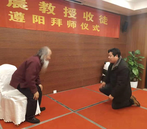 畫(huà)界名師收高徒：青年花鳥(niǎo)畫(huà)家馮遵陽(yáng)拜師儀式在南京舉行