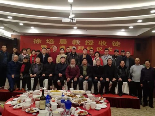 畫(huà)界名師收高徒：青年花鳥(niǎo)畫(huà)家馮遵陽(yáng)拜師儀式在南京舉行