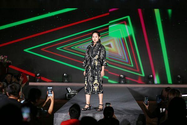 香港意盛豪庭墻布2019年中會議暨新品發布會圓滿舉行