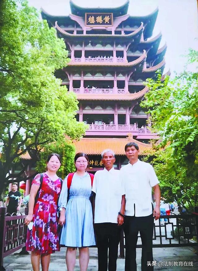 家庭生活|張少卿：三尺講臺上的默默奉獻(xiàn)