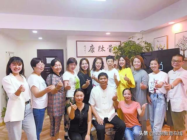 家庭生活|張少卿：三尺講臺上的默默奉獻(xiàn)