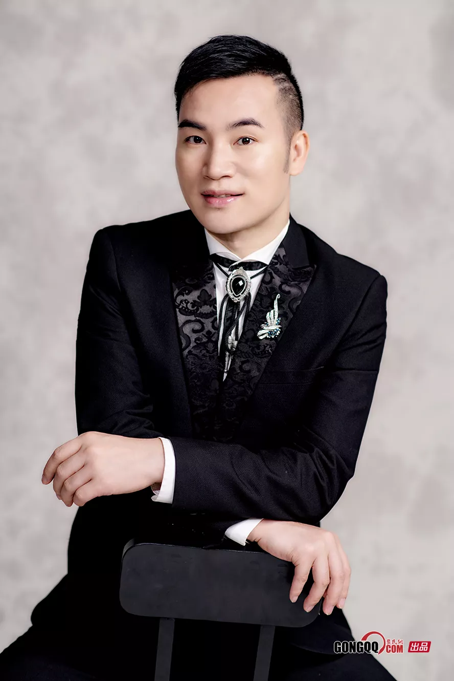 著名音樂人龔少秋祝賀中華龔氏網創辦十三周年