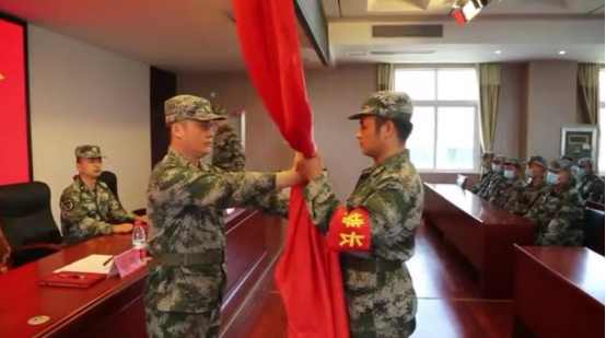 奉獻(xiàn)軍營(yíng)終不悔  轉(zhuǎn)業(yè)回鄉(xiāng)立新功——記退役軍人陳召斌