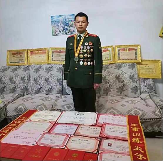 奉獻(xiàn)軍營(yíng)終不悔  轉(zhuǎn)業(yè)回鄉(xiāng)立新功——記退役軍人陳召斌