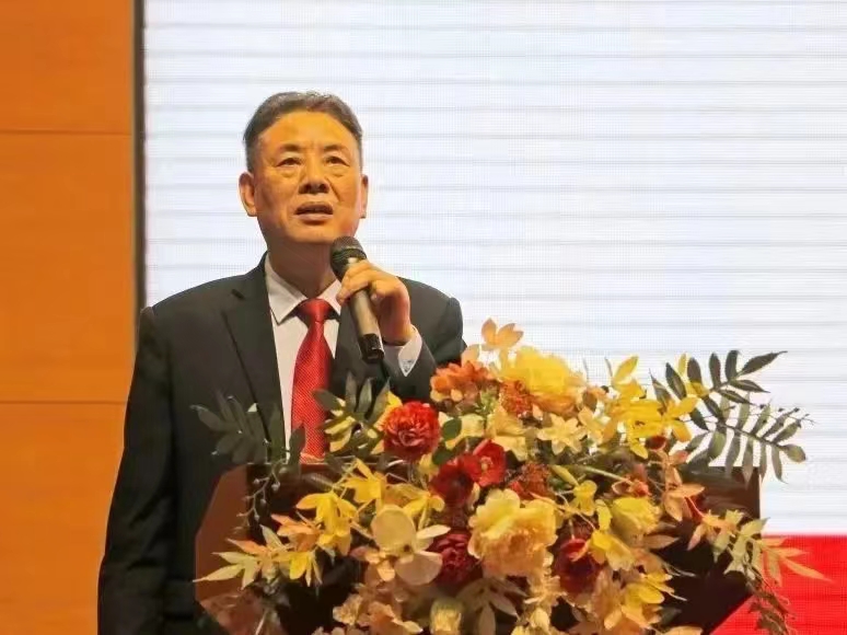 柴時鐘：校長教育思想對學校的發(fā)展至關重要