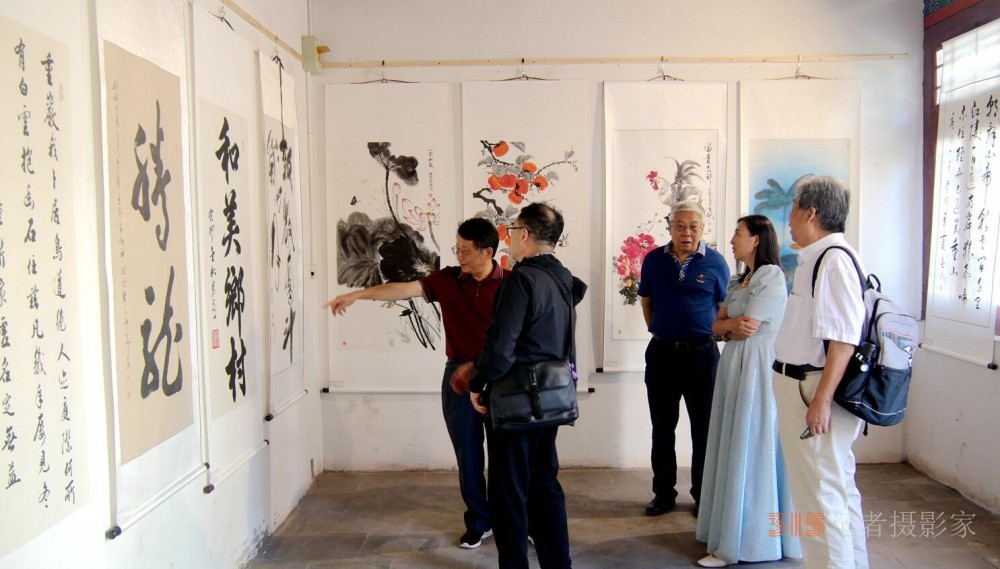“致敬奮斗歲月”癸卯豐收節(jié)書(shū)畫(huà)名家邀請(qǐng)展開(kāi)幕暨現(xiàn)代書(shū)畫(huà)網(wǎng)展覽活動(dòng)中心揭牌儀式在京舉行