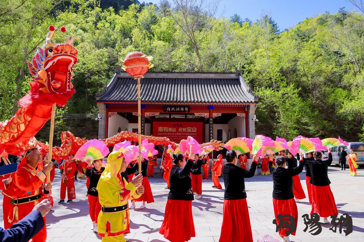 樂訂坊非遺文創(chuàng)手工藝品展銷為懷柔朝陽(yáng)洞廟會(huì)添彩