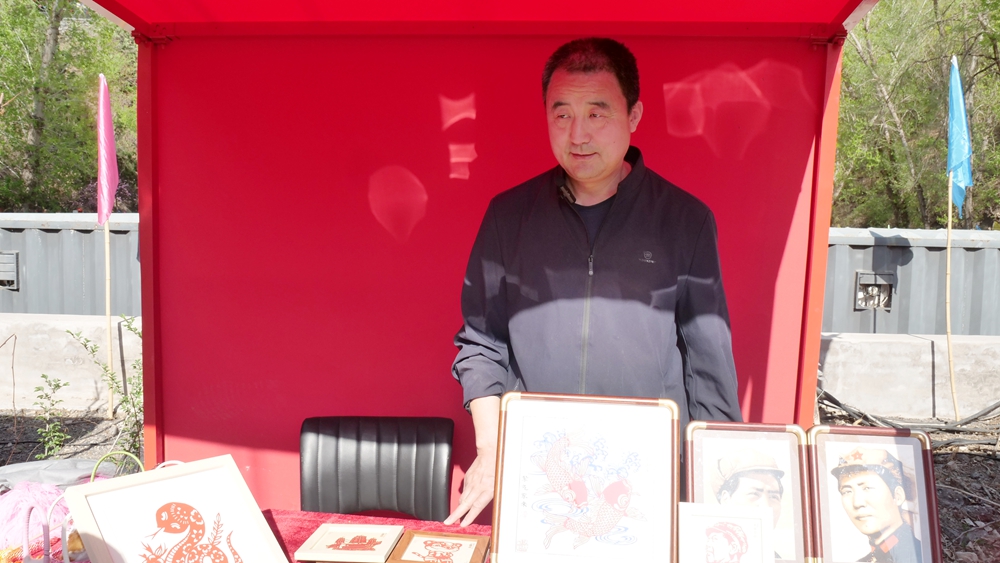 樂訂坊非遺文創(chuàng)手工藝品展銷為懷柔朝陽(yáng)洞廟會(huì)添彩