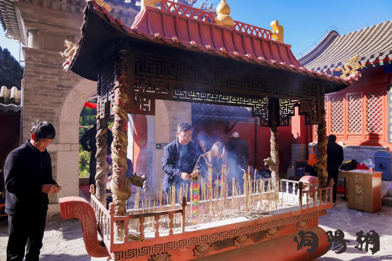 樂訂坊非遺文創(chuàng)手工藝品展銷為懷柔朝陽(yáng)洞廟會(huì)添彩