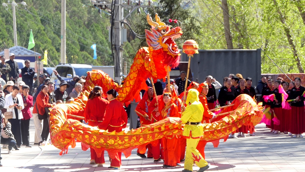 樂訂坊非遺文創(chuàng)手工藝品展銷為懷柔朝陽(yáng)洞廟會(huì)添彩